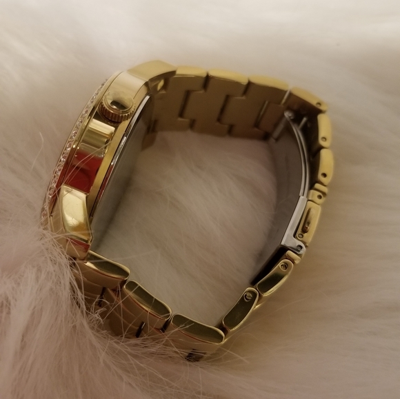 WATCH - Picture 4 of 4